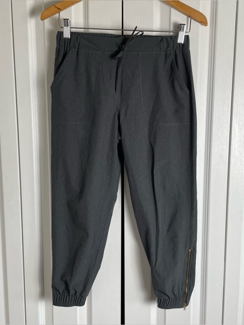 Albion Jetsetters Everywhere Capri Jogger Pants Womens XXS Gray Ankle Zip Casual
